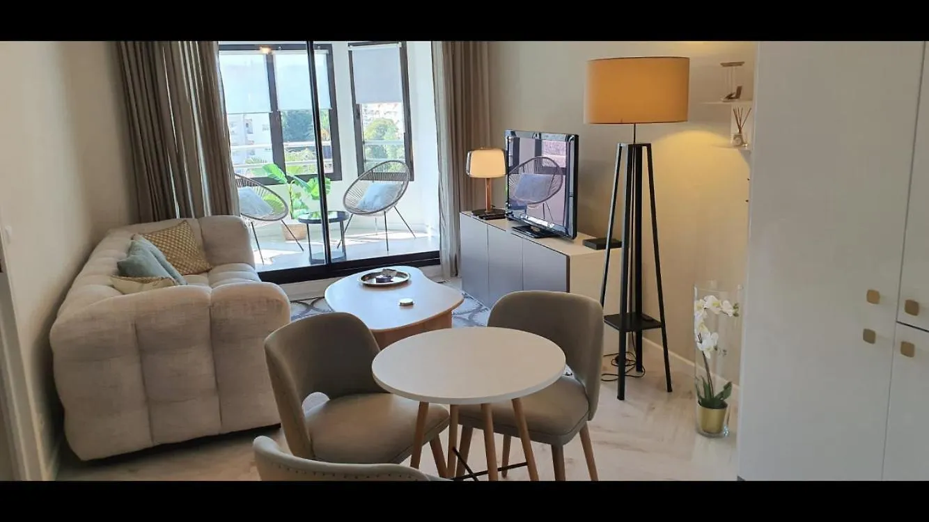 Beautiful Apartment Design Next To The Sea Antibes Francia
